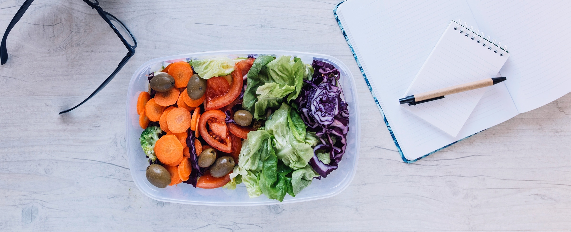 healthy packed lunch at work for better work productivity